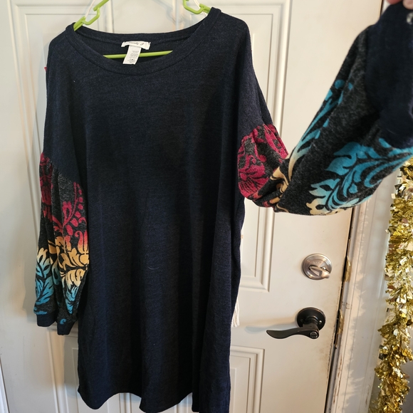 Colorful Sleeve Women's Tunic - Picture 2 of 2